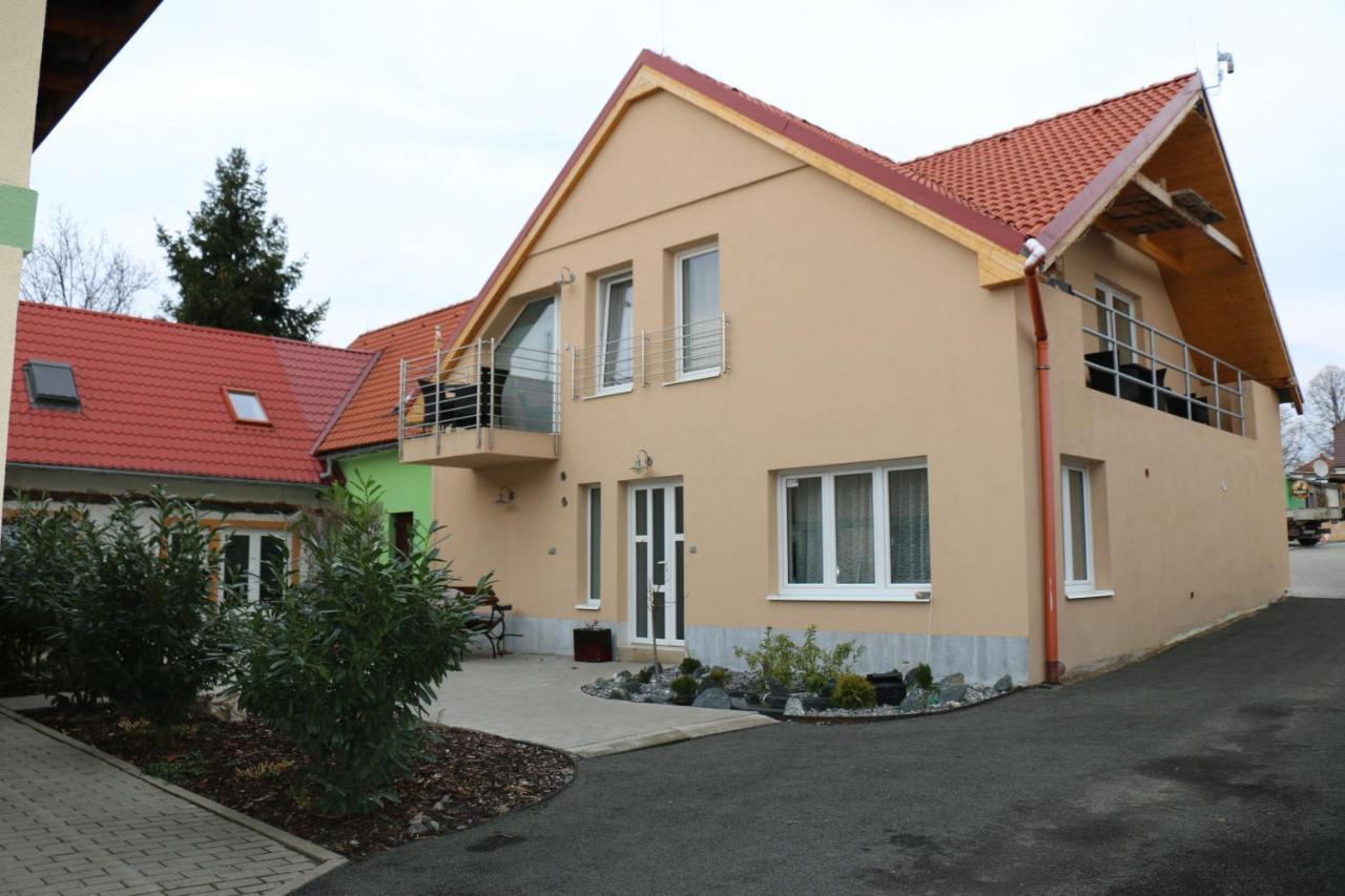 Penzion Kotvas Hotel Milovice  Exterior photo